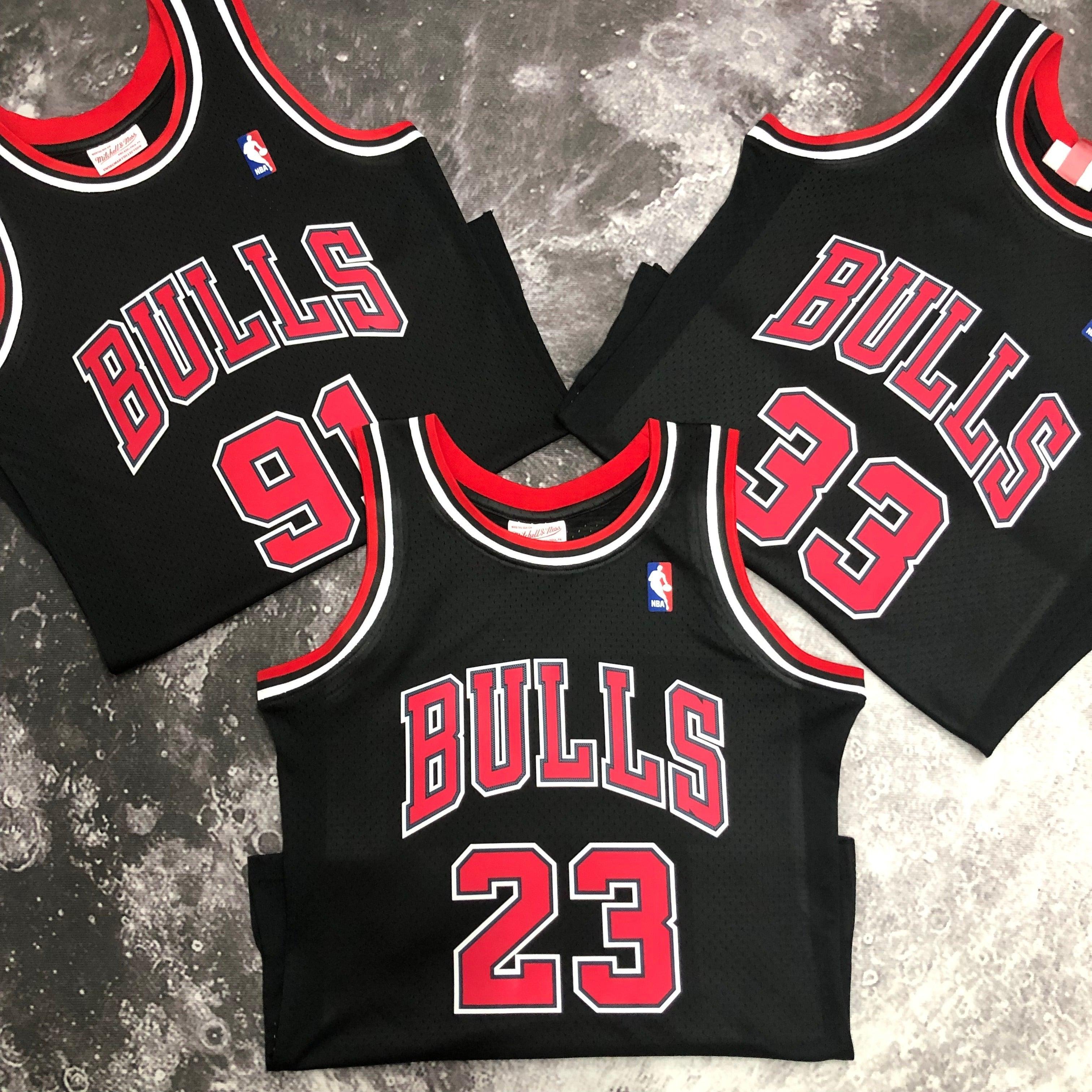 Regata Swingman Chicago Bulls Mitchell & Ness Hardwood Classics 1997/98 Preta - OGJERSEYSHOP