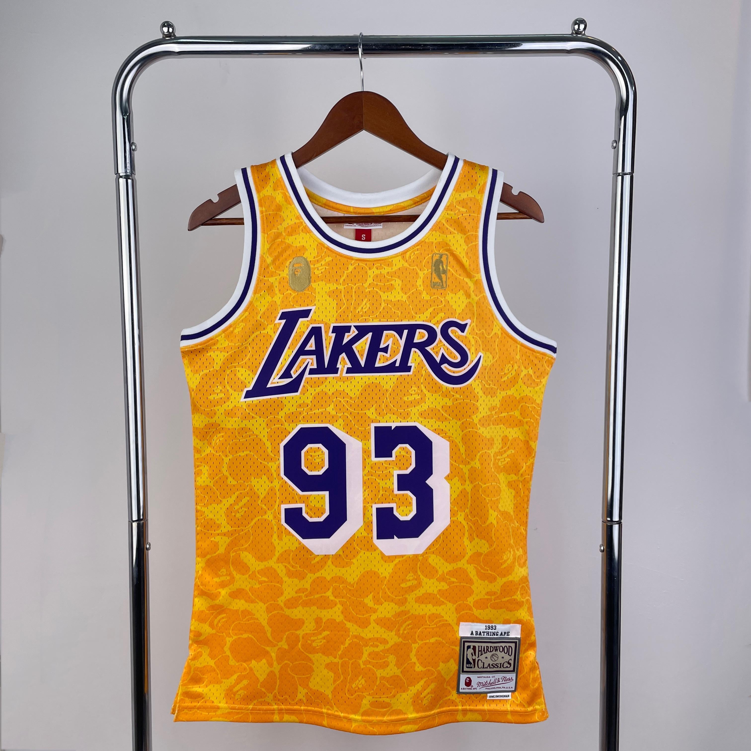 Regata Swingman BAPE X Los Angeles Lakers Mitchell & Ness Hardwood Classics 1996/97 - OGJERSEYSHOP